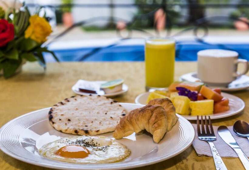 هتل Portales Del Campestre