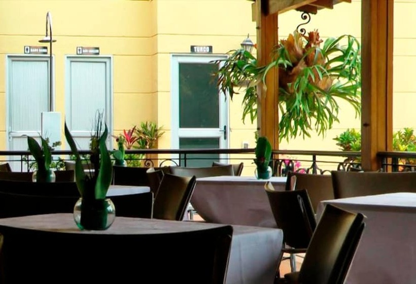 هتل Portales Del Campestre