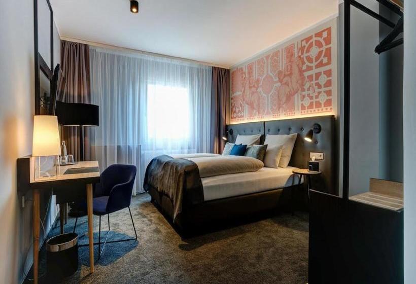 هتل Yors Boutique