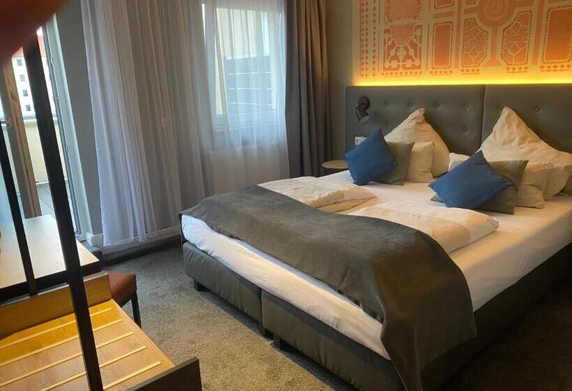 هتل Yors Boutique