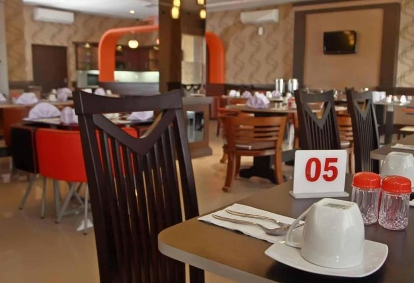 فندق Happy Inn