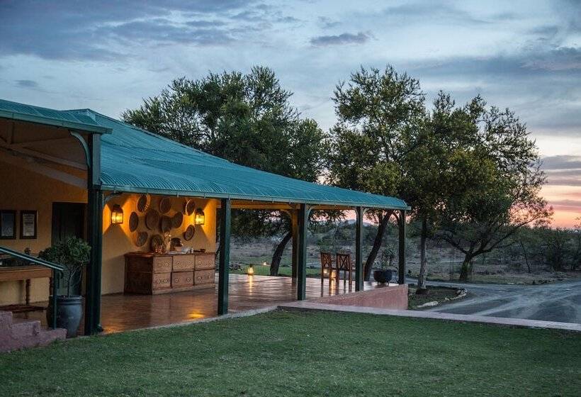 בית מלון כפרי Samara Karoo Reserve