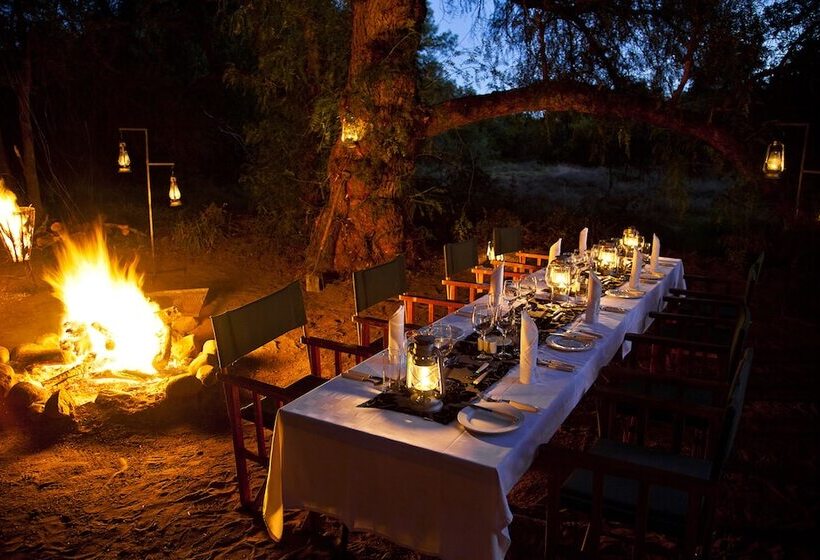 בית מלון כפרי Samara Karoo Reserve