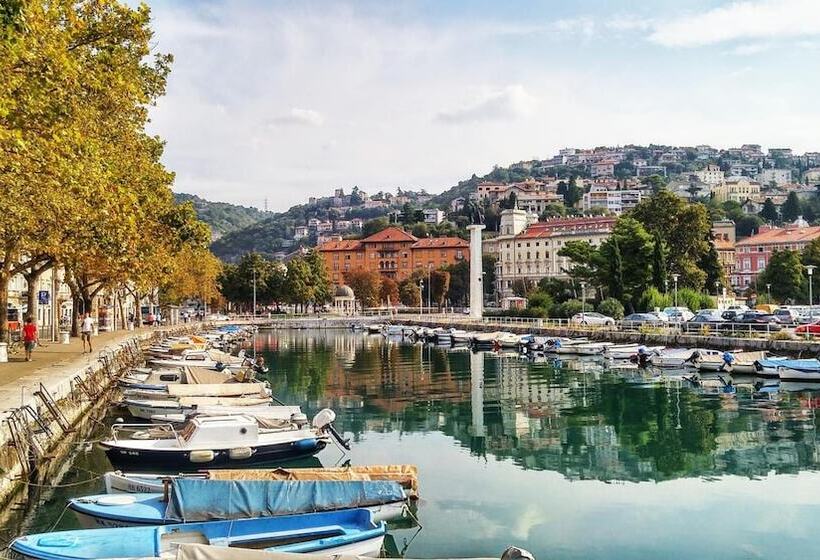 پانسیون Little Flower In City Center