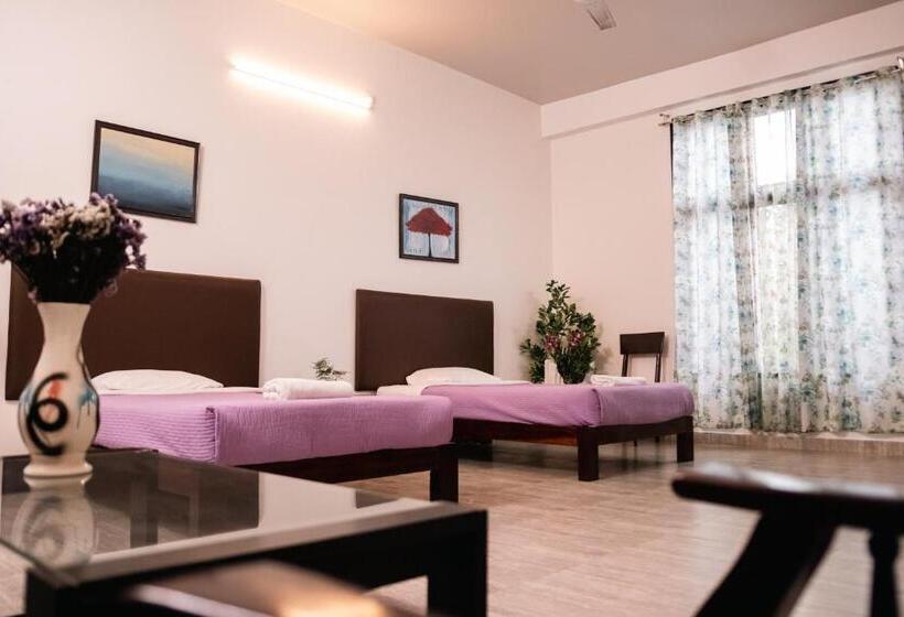 مبيت وإفطار Akim Homestay