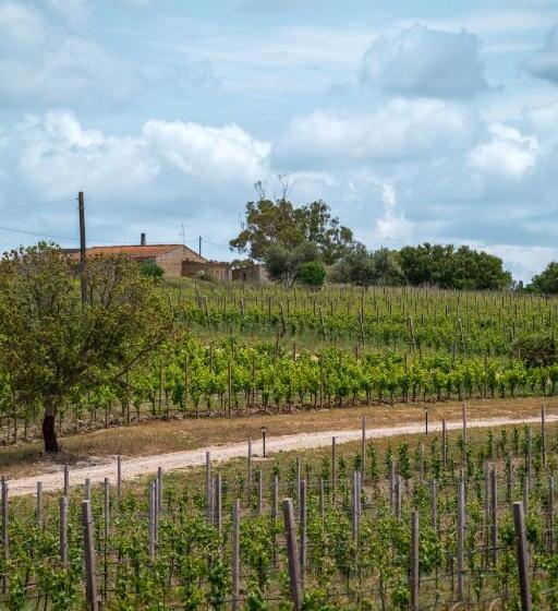 تختخواب و صبحانه La Vinia Bed&wine Experience   Adults Only