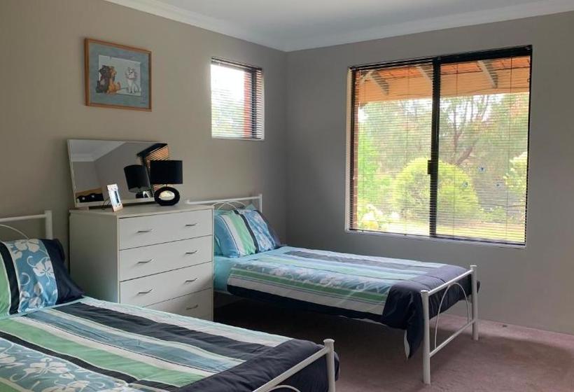 مبيت وإفطار Seatrees Accommodation