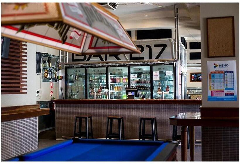 Отель Hurley's Bar & Bistro