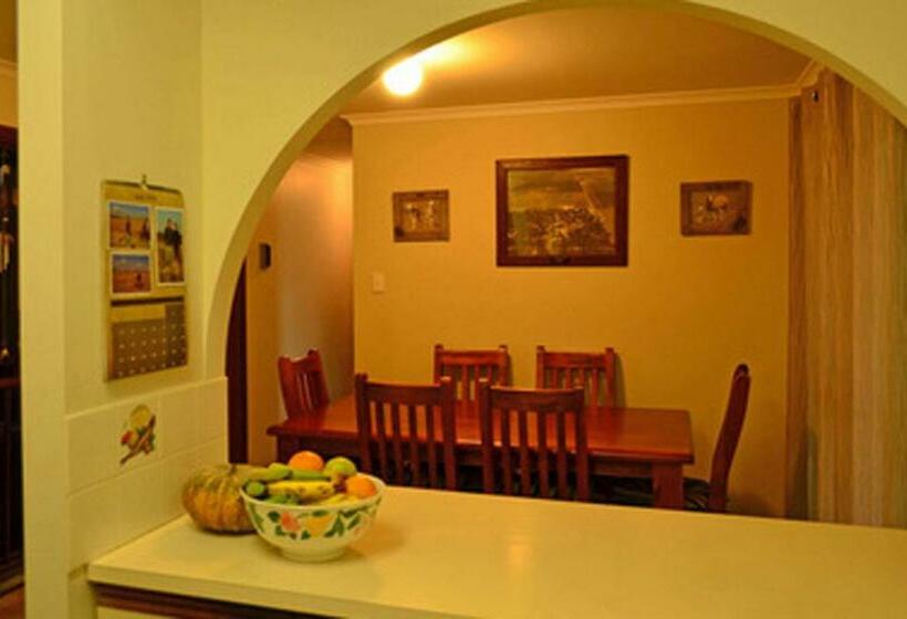 Отель Nulla Nulla Farm Retreat