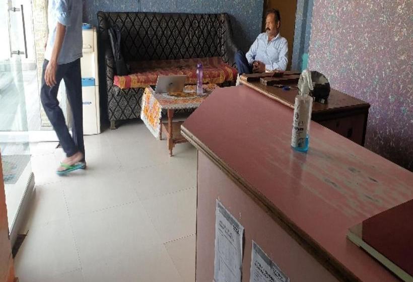 فندق Spot On 80817 Krishna Guest House