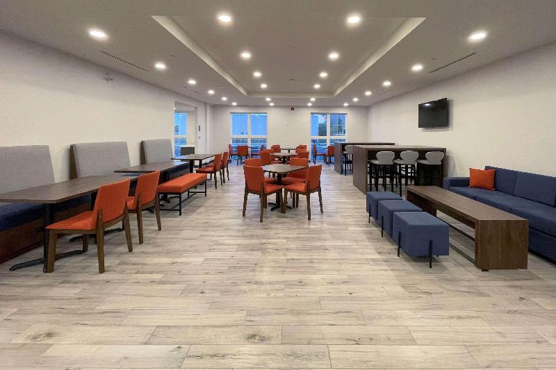 فندق Comfort Inn & Suites