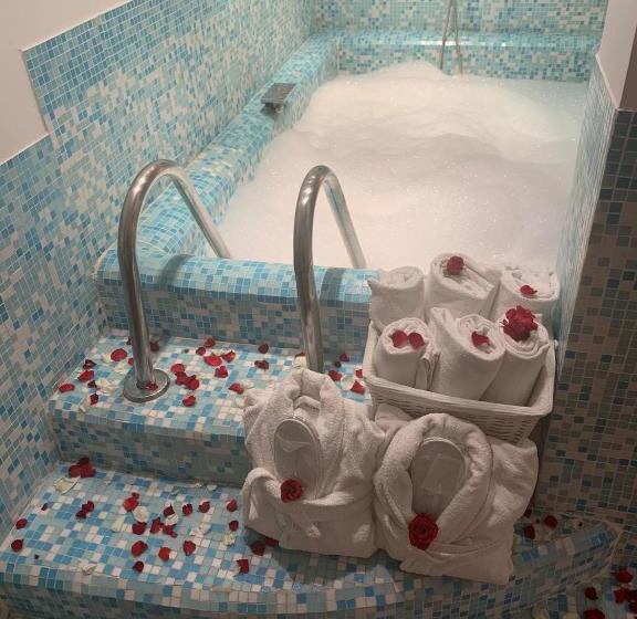 فندق Eveline 2 Piscina Privata O Jacuzzi