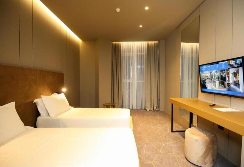 בית מלון כפרי The Central View Boutique