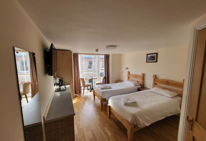 ホテル The Grand Harbour