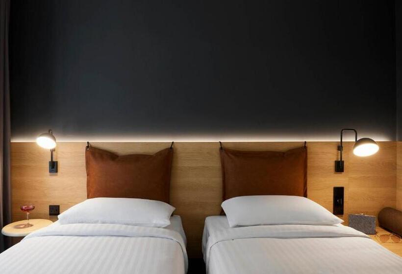 בית מלון כפרי Moxy Milton Keynes