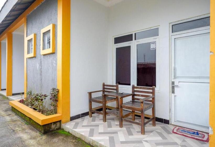 هتل Reddoorz Near Candi Cetho Karanganyar