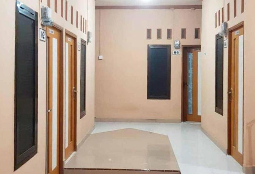 Otel Koolkost Syariah Near Pelabuhan Gresik