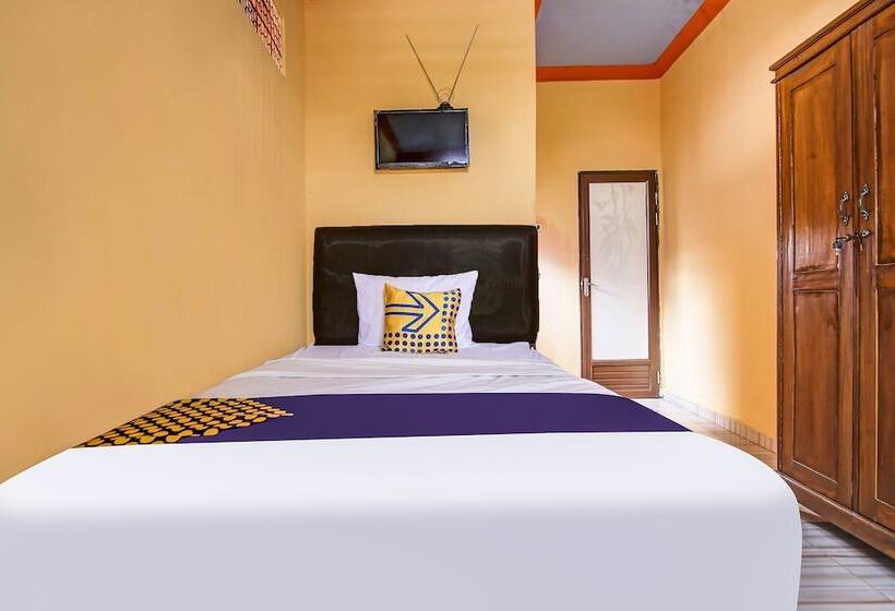 هتل Spot On 90433 Serasi Kost