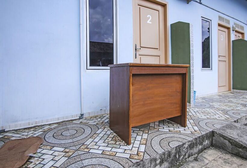 هتل Spot On 90433 Serasi Kost