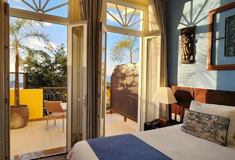 هتل Casa Do Amarelindo