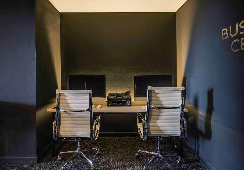 בית מלון כפרי Mercure Melbourne Therry Street