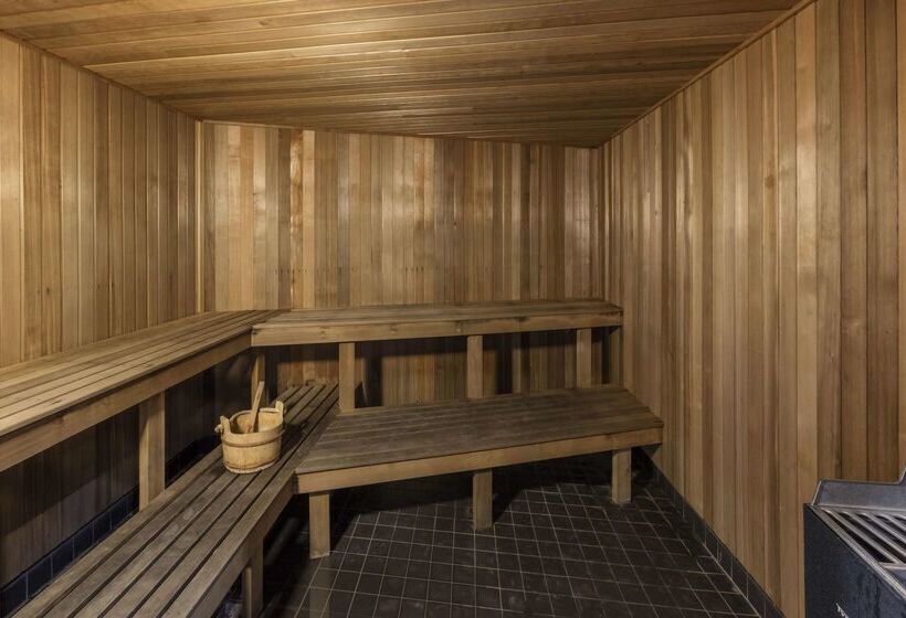 هتل Oaks Brisbane Aurora Suites