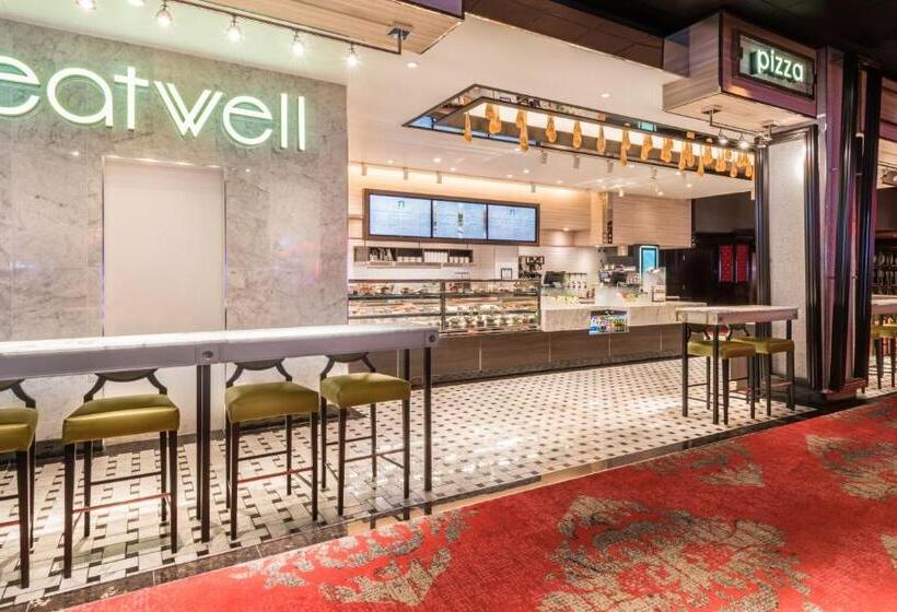 هتل The Cromwell