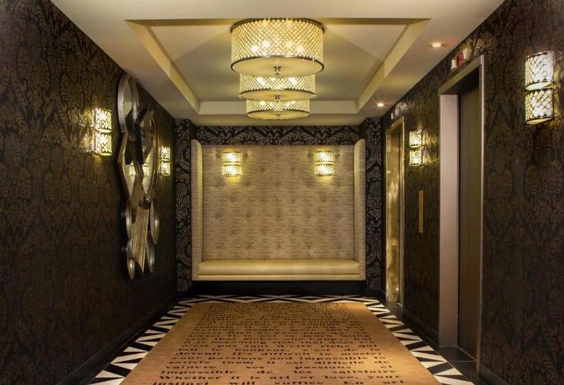 هتل The Cromwell