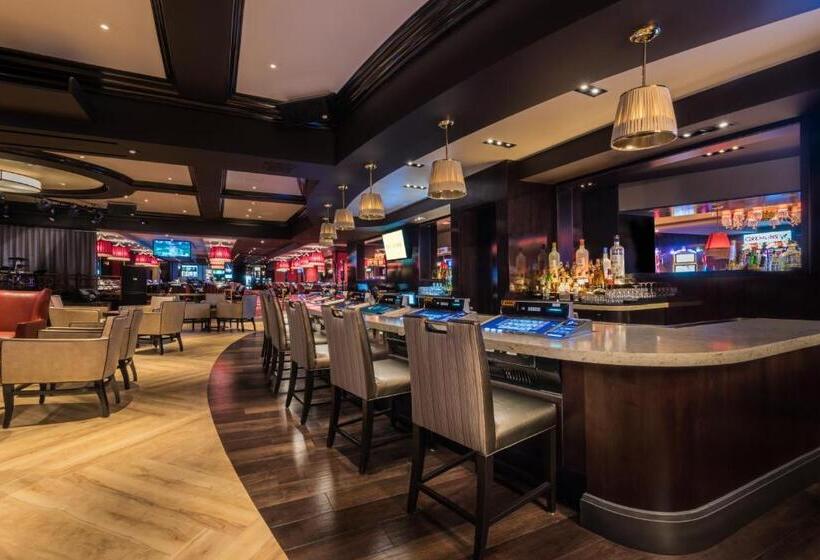 هتل The Cromwell