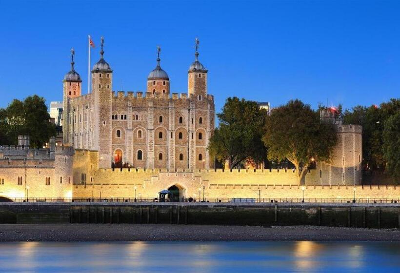 هتل Travelodge London Central City Road