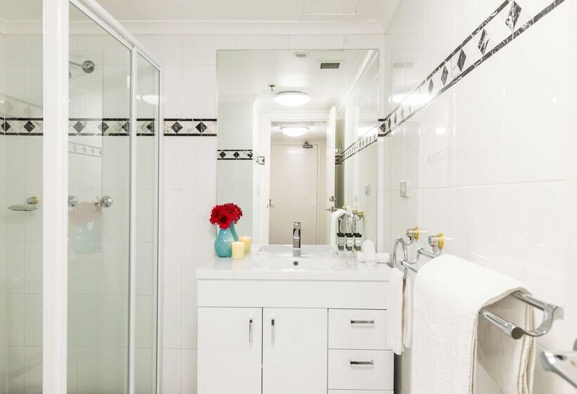 Oaks Sydney Castlereagh Suites