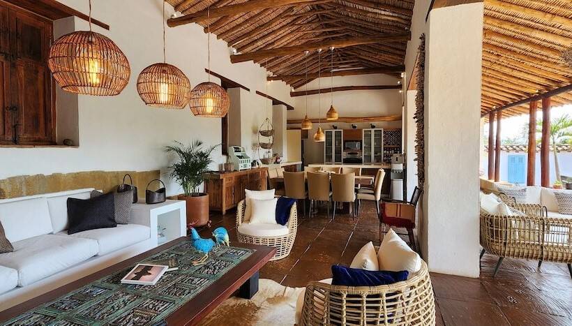 تختخواب و صبحانه Casa Yahri