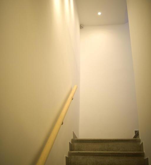 تختخواب و صبحانه The Roof Garden   Bed&breakfast