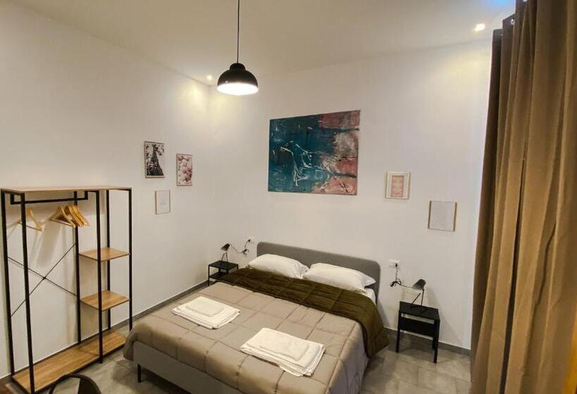 تختخواب و صبحانه The Roof Garden   Bed&breakfast