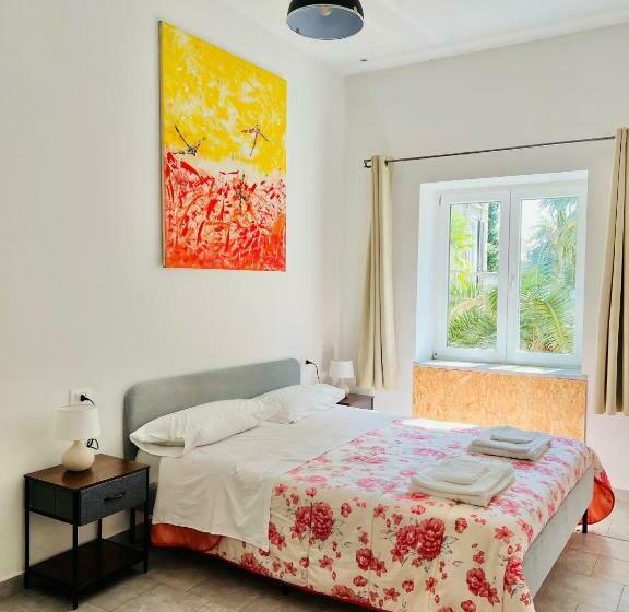 تختخواب و صبحانه The Roof Garden   Bed&breakfast