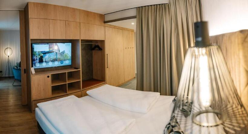Loom Hotel & Skybar