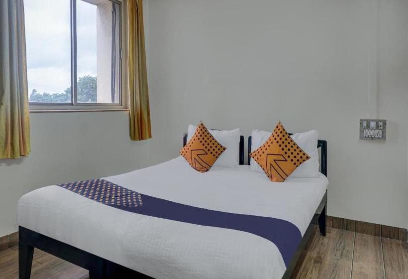 ホテル Spot On 74569 Siddhi Lodge