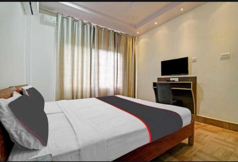 فندق Collection O Megha Resort