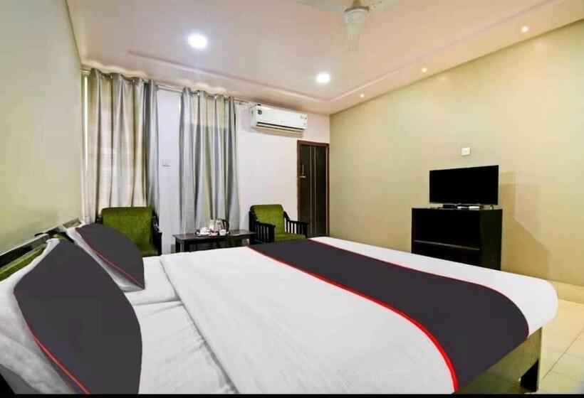فندق Collection O Megha Resort