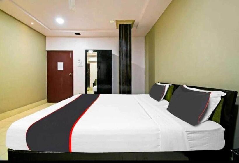 فندق Collection O Megha Resort