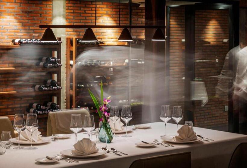 酒店 Farmhouse Resort & Spa
