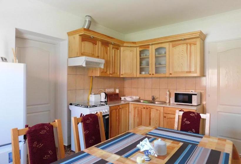 بنسيون 8888 Apartmanház