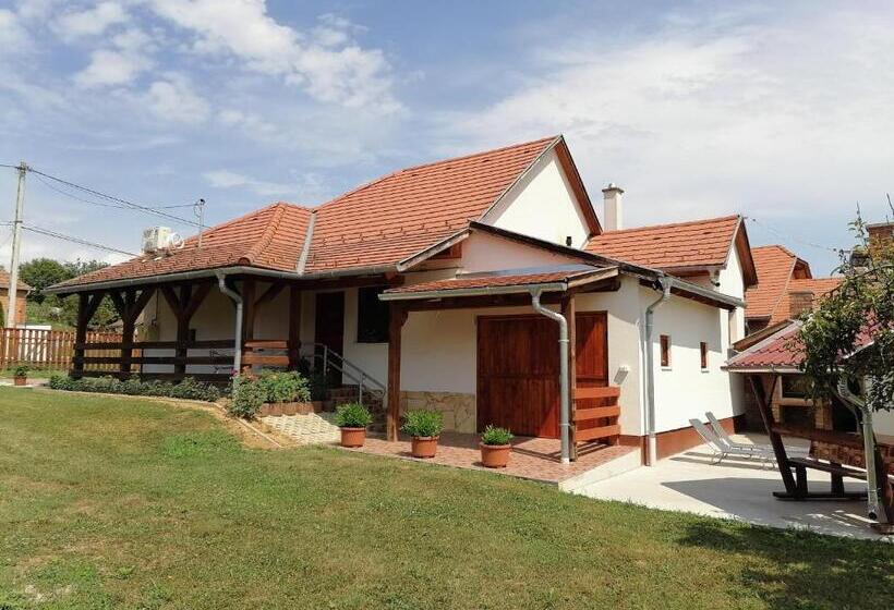 بنسيون 8888 Apartmanház