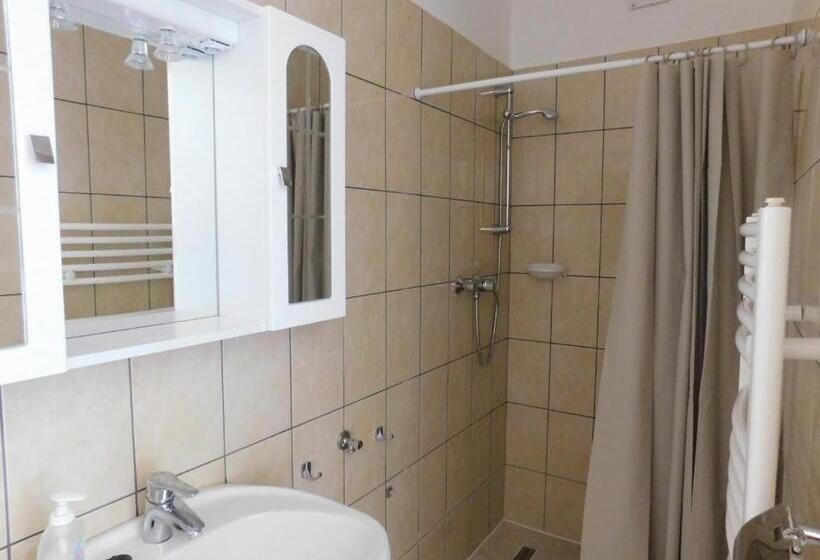 بنسيون 8888 Apartmanház