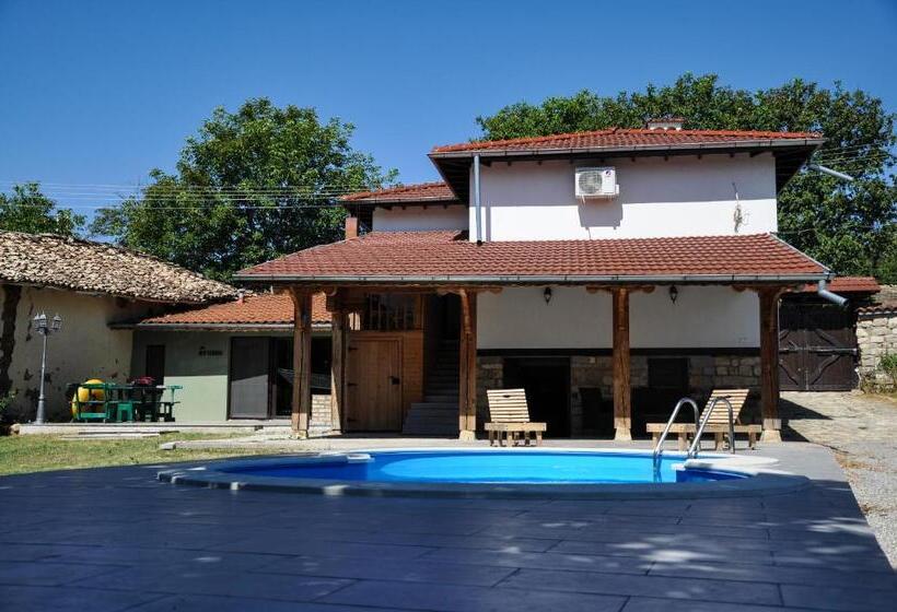 פנסיון Studio Apartment In Palamartsa