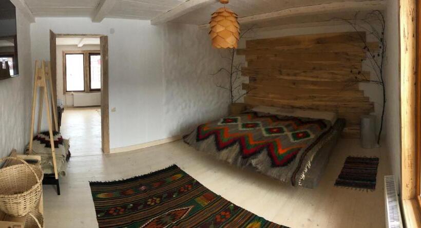 Albergue гуцульська хата