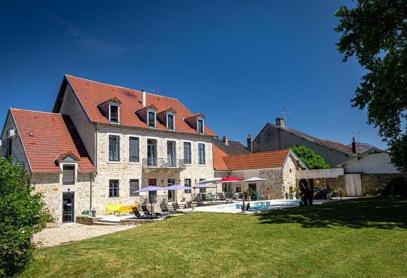 مبيت وإفطار Le 49 Côté Parc & Spa