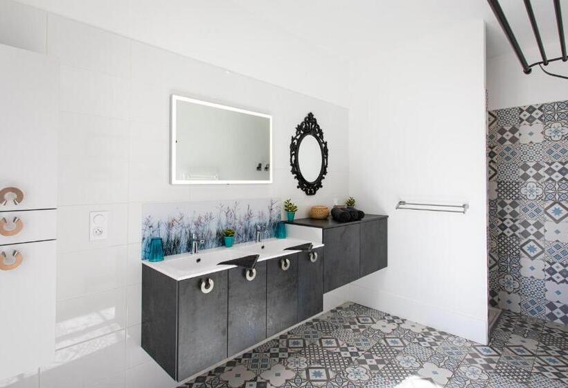 مبيت وإفطار Le 49 Côté Parc & Spa