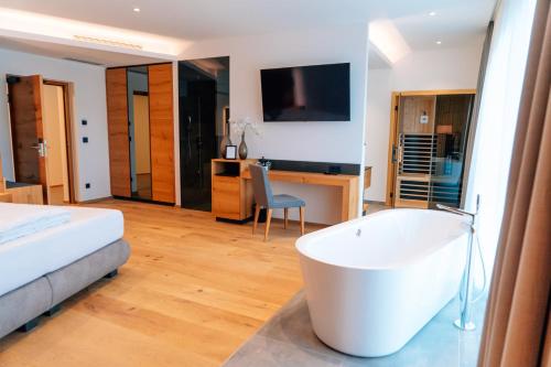 Patrix Hotel, Restaurant, Bar