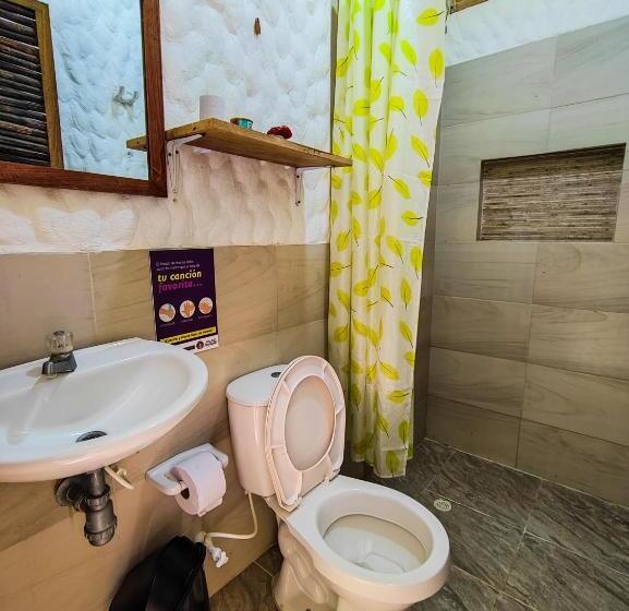 پانسیون Maria Moñitos Hostel